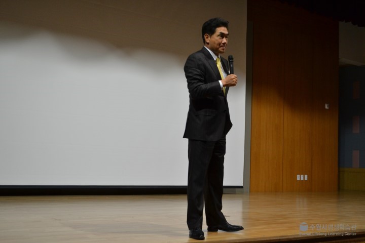 16.3.17 명사특강-비타민 주치의, 전 국민의 건강을 이야기한다_권오중 4번 이미지